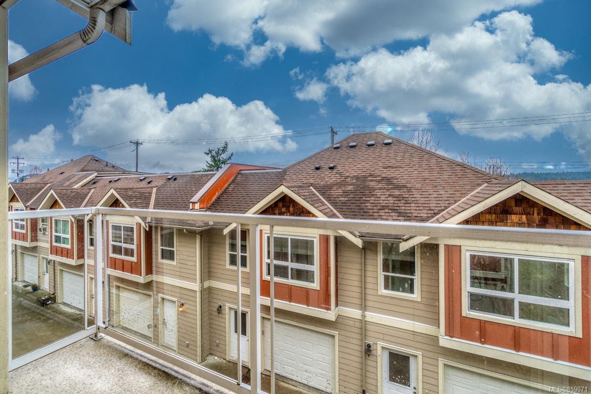 Main Photo: E 9 WHITE St in : Du Ladysmith Row/Townhouse for sale (Duncan) : MLS®# 859071