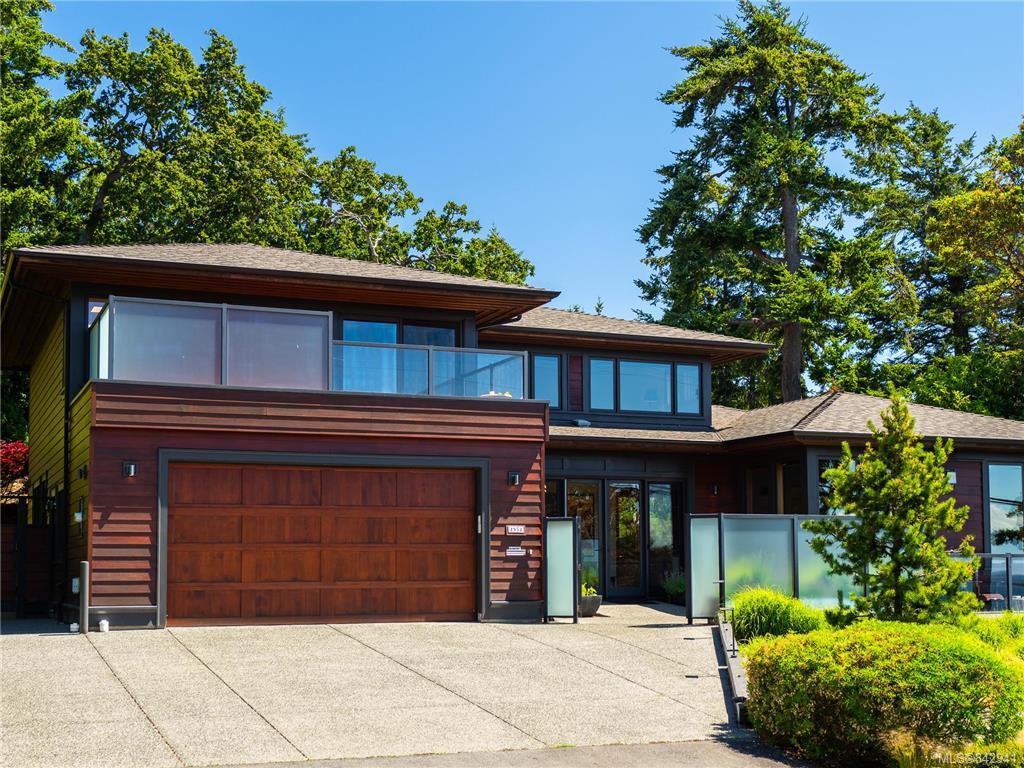 Main Photo: 2952 Tudor Ave in Saanich: SE Ten Mile Point Single Family Detached for sale (Saanich East) : MLS®# 842941
