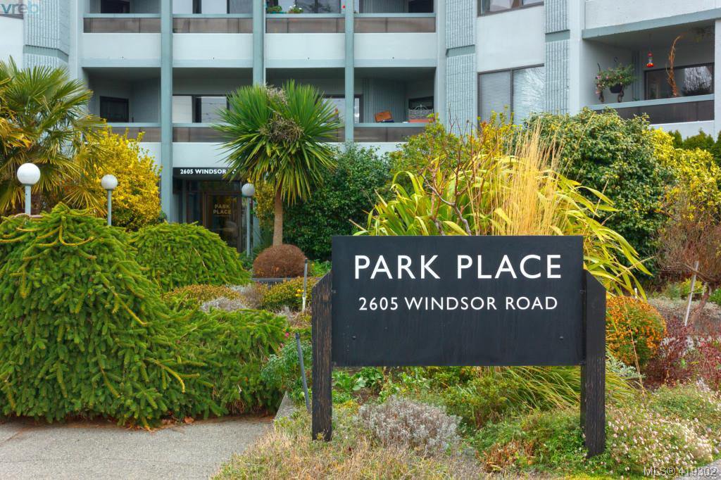 Main Photo: 103 2605 Windsor Road in VICTORIA: OB South Oak Bay Condo Apartment for sale (Oak Bay) : MLS®# 419302