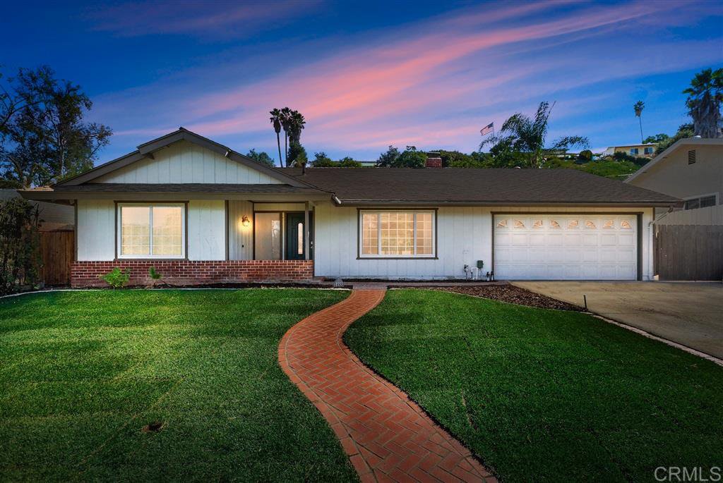 Main Photo: SOUTH ESCONDIDO House for sale : 4 bedrooms : 1553 Kenora St in Escondido