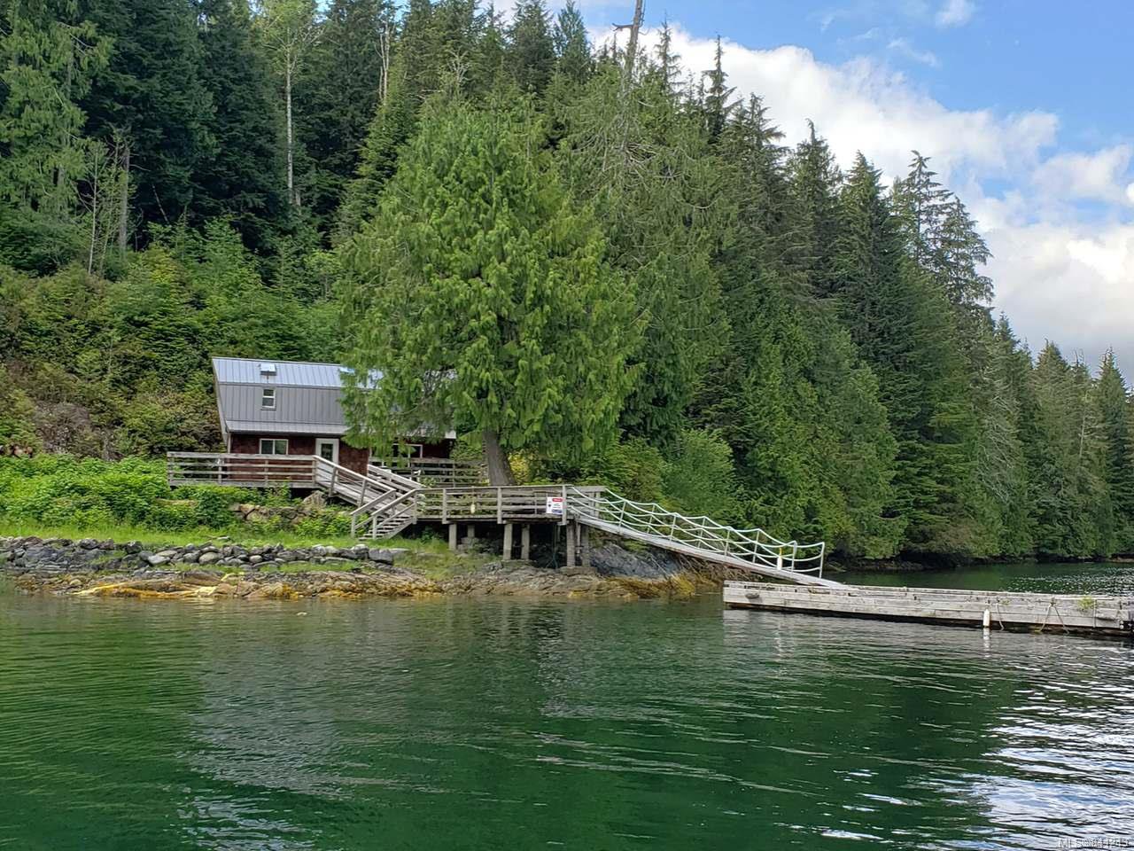 Main Photo: LT I Cheeyah Island in PORT ALBERNI: PA Alberni Inlet House for sale (Port Alberni) : MLS®# 841243