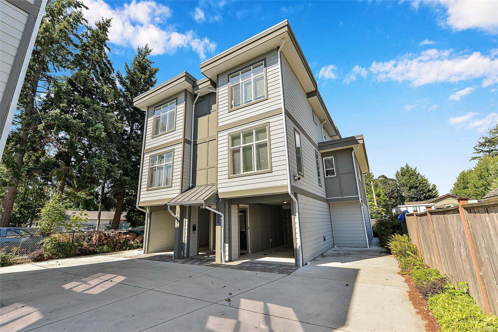 Main Photo: 102 944 DUNFORD Ave in : La Langford Proper Row/Townhouse for sale (Langford) : MLS®# 850487