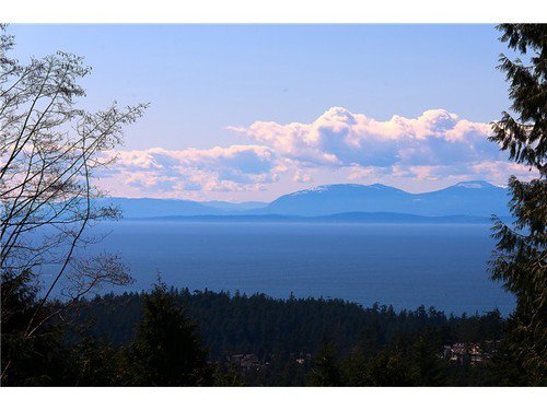 Main Photo: 4638 WOODGREEN Drive in West Vancouver: Cypress Park Estates Home for sale () : MLS®# V1056175