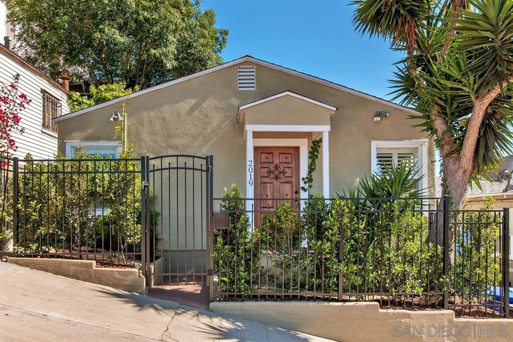 Main Photo: SAN DIEGO House for sale : 3 bedrooms : 2019 B St