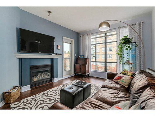 Main Photo: 302 2175 SALAL Drive in Vancouver West: Home for sale : MLS®# V1102968