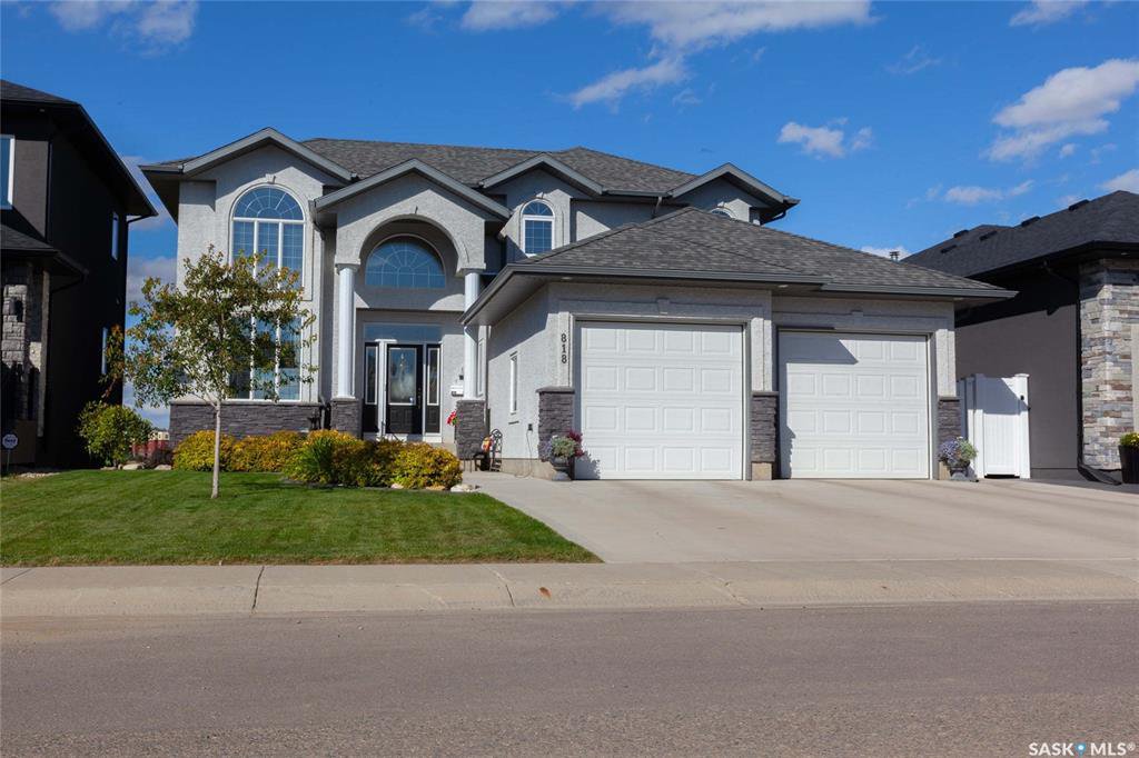 Main Photo: 818 Ledingham Crescent in Saskatoon: Rosewood Residential for sale : MLS®# SK808141