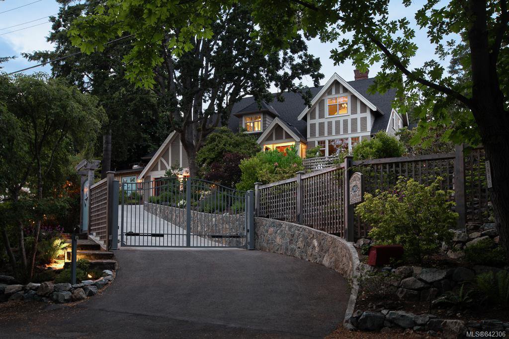 Main Photo: 2880 Sea View Rd in Saanich: SE Ten Mile Point House for sale (Saanich East) : MLS®# 842306