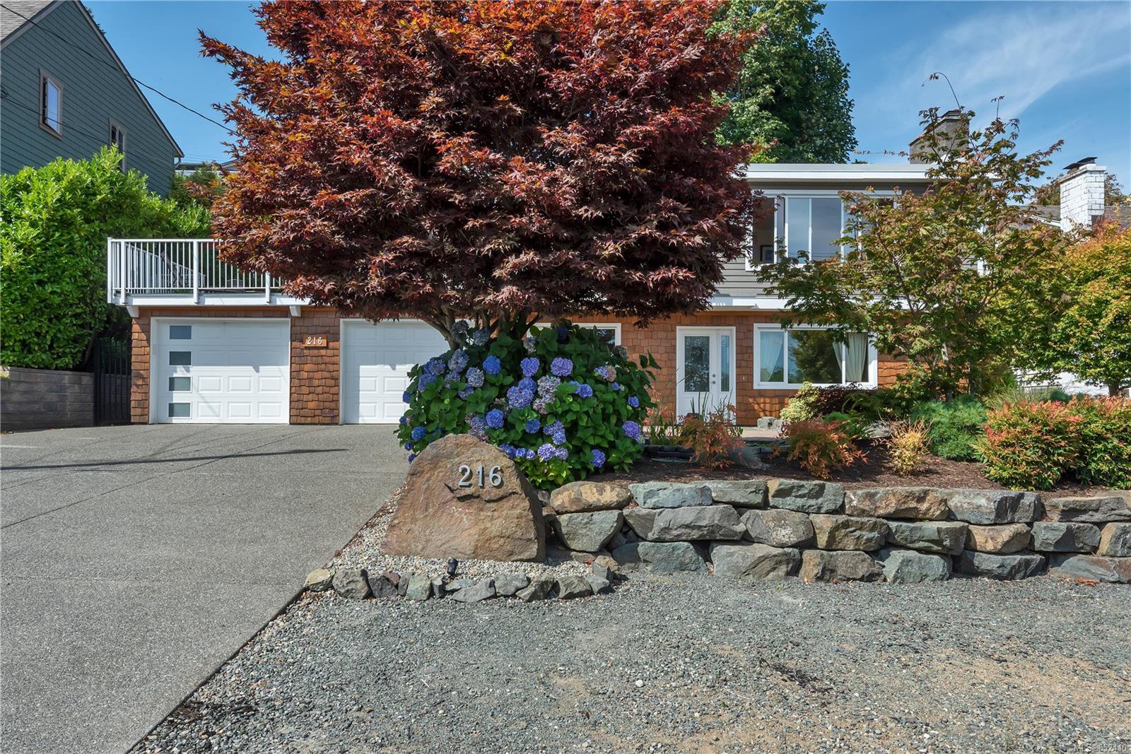 Main Photo: 216 S McLean St in : CR Campbell River South House for sale (Campbell River) : MLS®# 852410