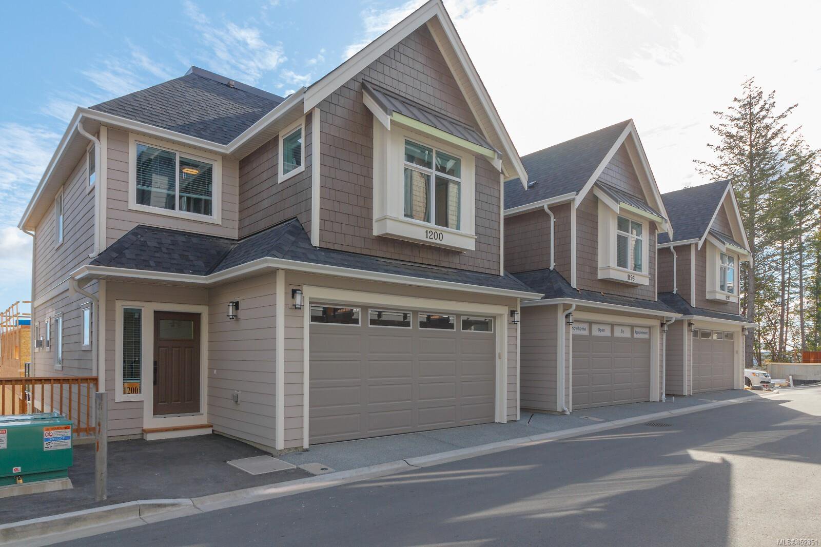 Main Photo: 1208 Moonstone Loop in : La Bear Mountain Row/Townhouse for sale (Langford) : MLS®# 852351