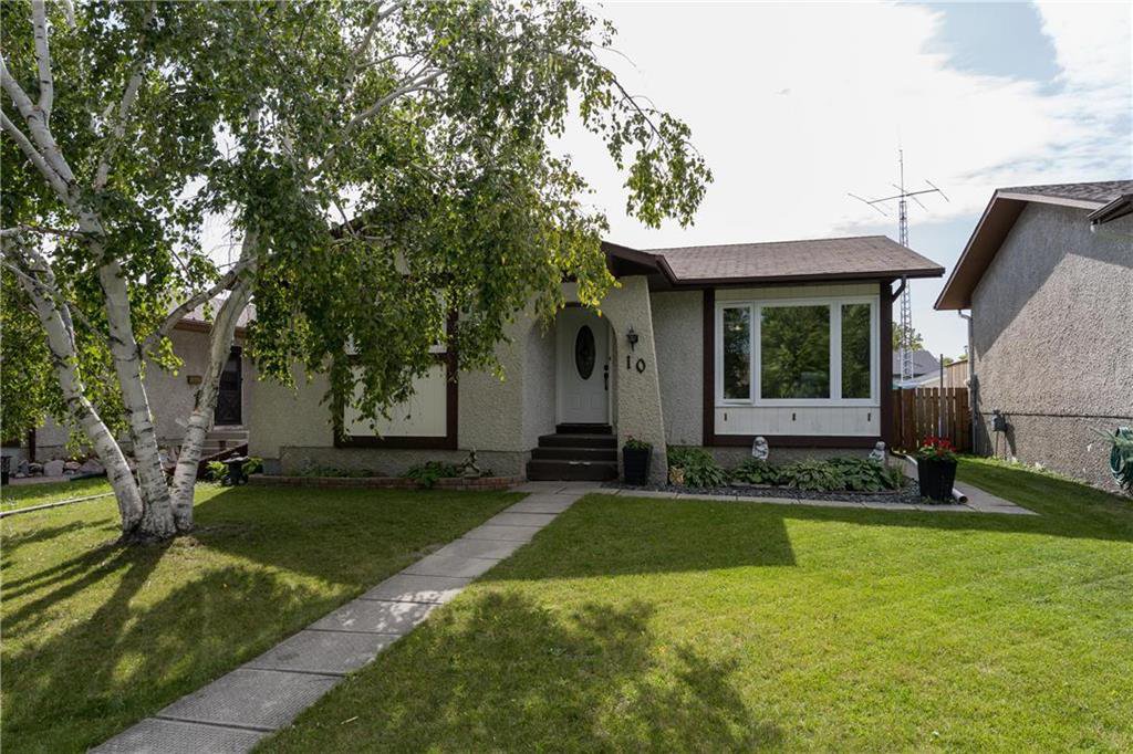 Main Photo: 10 Heft Crescent in Winnipeg: Maples Residential for sale (4H) : MLS®# 202023118