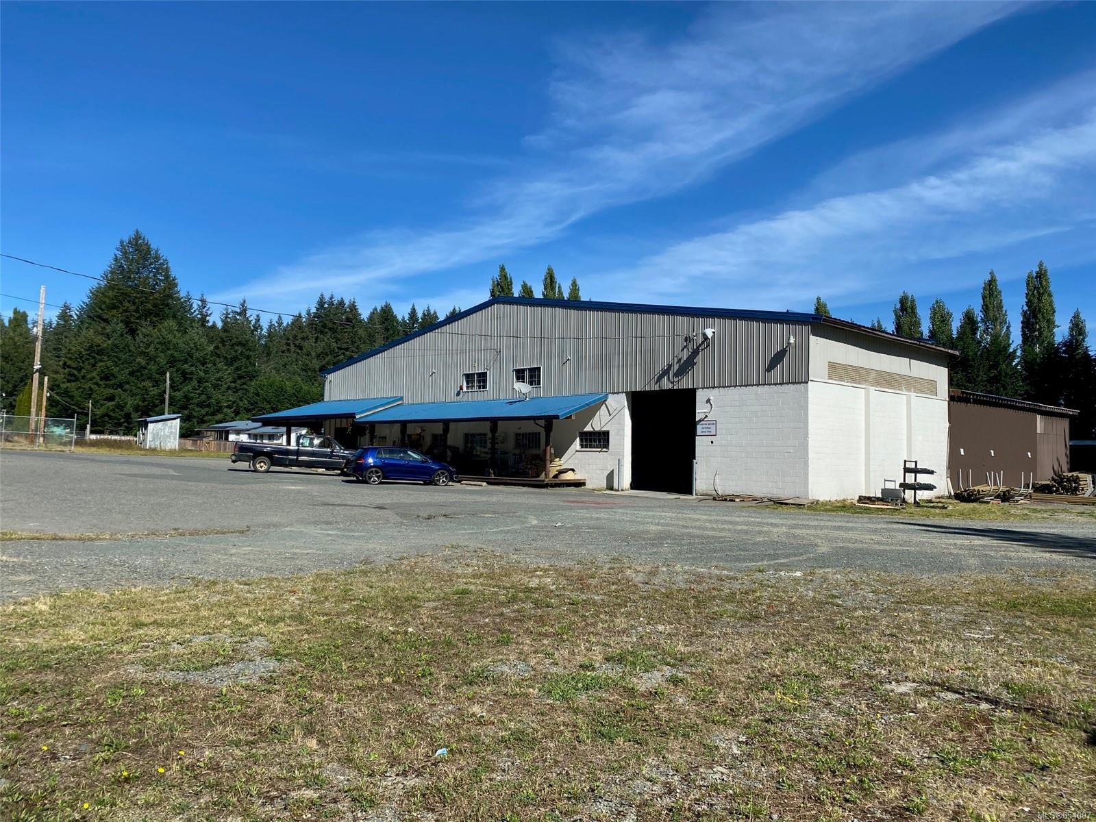Main Photo: 7648 N Island Hwy in : CV Merville Black Creek Mixed Use for sale (Comox Valley) : MLS®# 854007