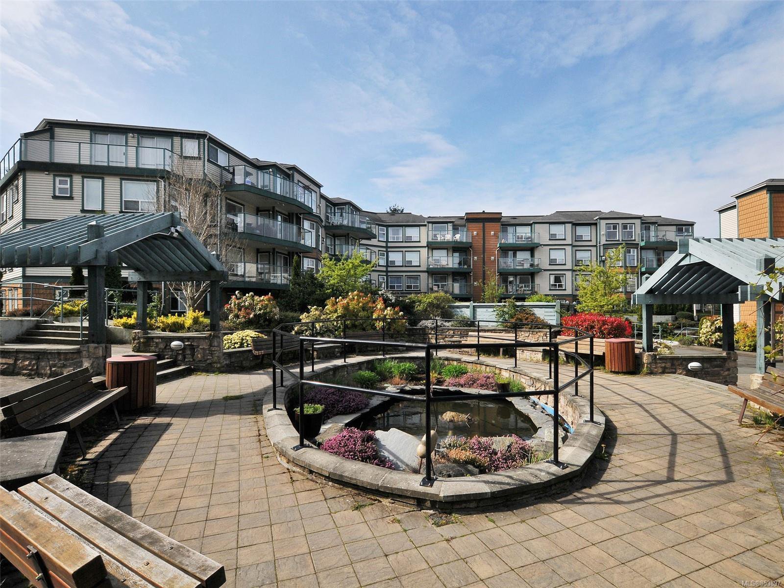 Main Photo: 302 898 Vernon Ave in : SE Swan Lake Condo for sale (Saanich East) : MLS®# 853897