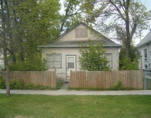 Main Photo: 902 MANITOBA Avenue in WINNIPEG: North End Single Family Detached for sale (North West Winnipeg) : MLS®# 2707847