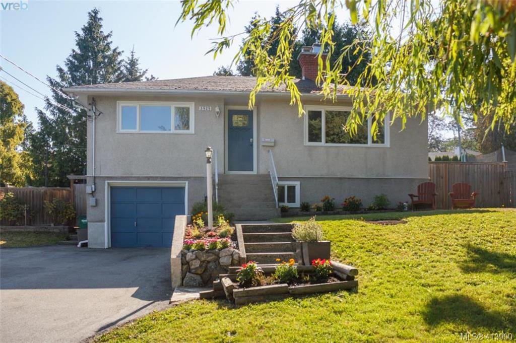 Main Photo: 3929 Braefoot Rd in VICTORIA: SE Cedar Hill House for sale (Saanich East) : MLS®# 821071