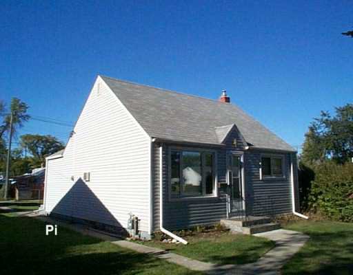 Main Photo: 296 BURRIN Avenue in Winnipeg: West Kildonan / Garden City Single Family Detached for sale (North West Winnipeg) : MLS®# 2615059