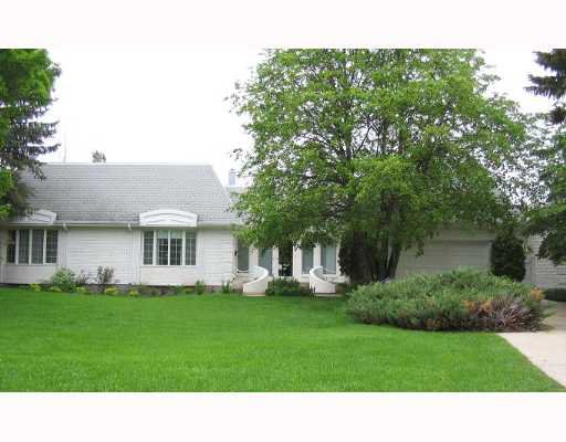 Main Photo: 674 PARK Boulevard South in WINNIPEG: River Heights / Tuxedo / Linden Woods Single Family Detached for sale (South Winnipeg) : MLS®# 2704390