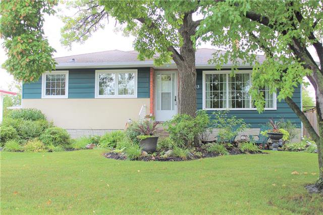 Main Photo: 343 Marshall Bay in Winnipeg: West Fort Garry Residential for sale (1Jw) : MLS®# 1923614