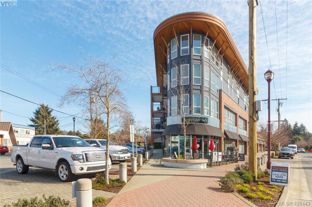 Main Photo: 302 662 Goldstream Avenue in VICTORIA: La Fairway Condo Apartment for sale (Langford) : MLS®# 421442