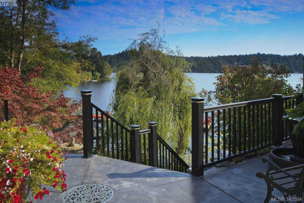 Main Photo: 4919 Prospect Lake Rd in Victoria: SW Prospect Lake House for sale (Saanich West) : MLS®# 342584