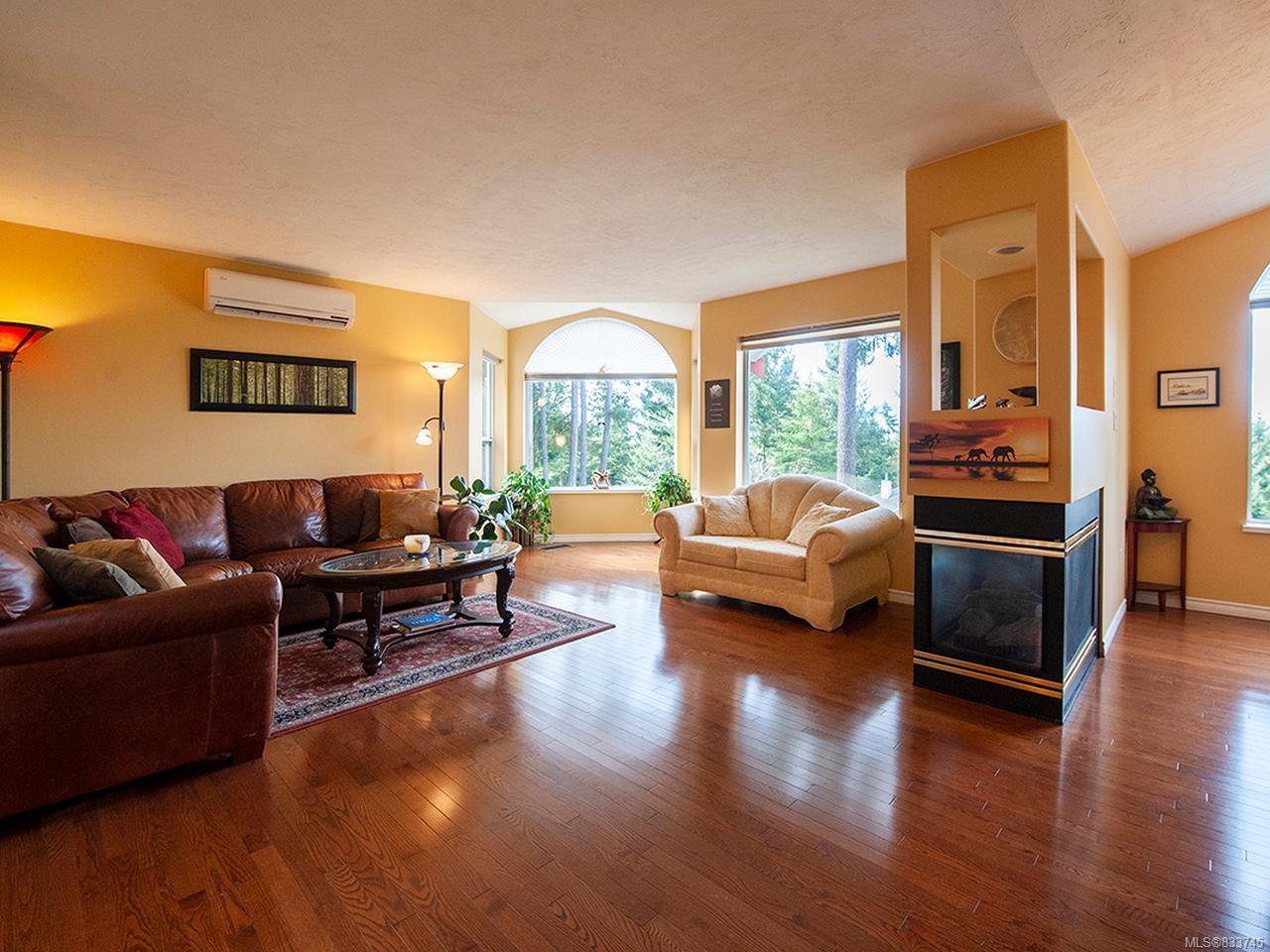 Main Photo: 5964 Chippewa Rd in DUNCAN: Du East Duncan House for sale (Duncan) : MLS®# 833745