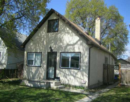 Main Photo: 835 MCCALMAN Avenue in WINNIPEG: East Kildonan Single Family Detached for sale (North East Winnipeg) : MLS®# 2706897