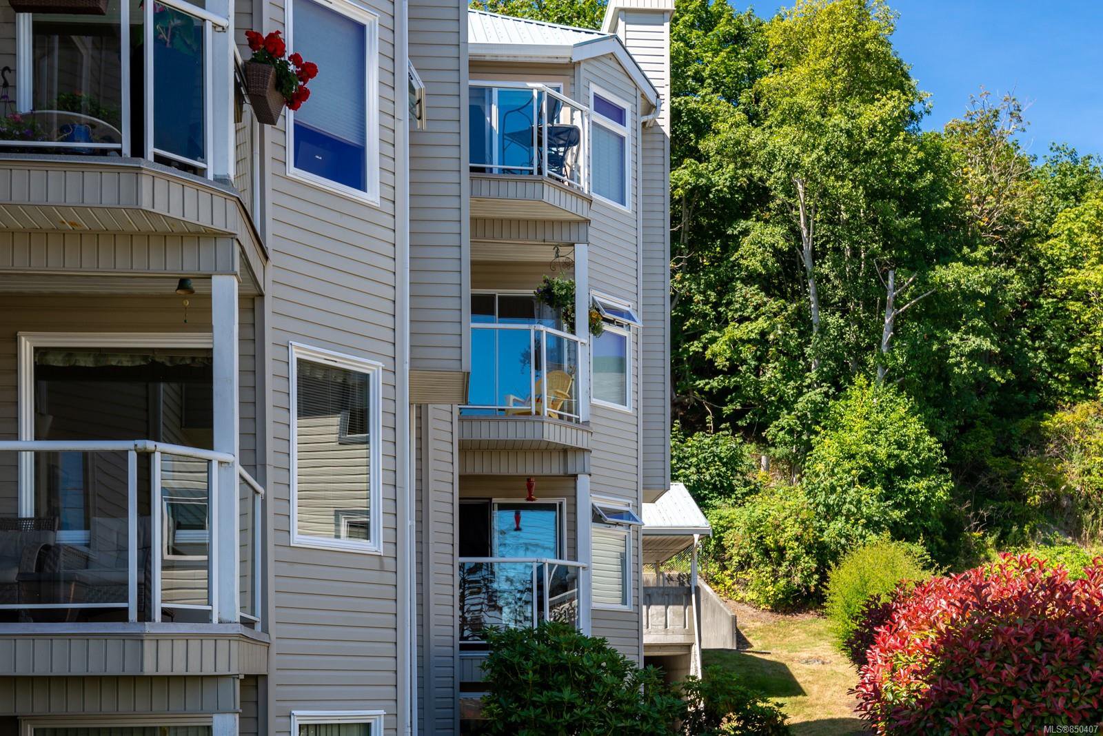 Main Photo: 301A 650 S Island Hwy in : CR Campbell River Central Condo Apartment for sale (Campbell River) : MLS®# 850407