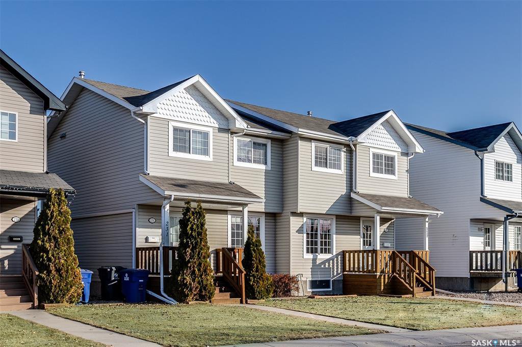 Main Photo: 231 Rutherford Crescent in Saskatoon: Sutherland Residential for sale : MLS®# SK793482