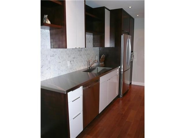Main Photo: 1575 Balsam in Vancouver: Kitsilano Condo for sale in "Balsam West" (Vancouver West) : MLS®# V846532