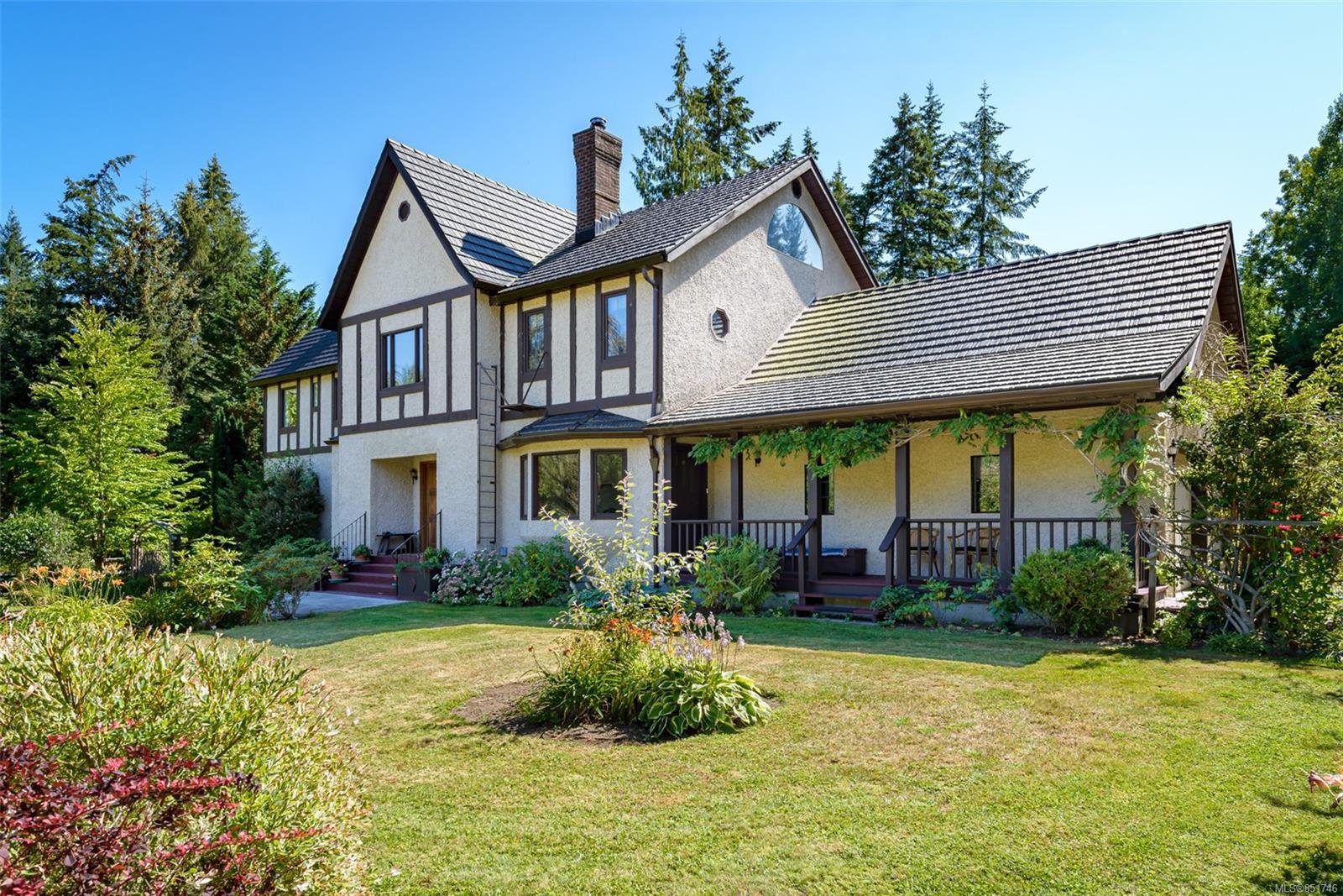 Main Photo: 6620 Rennie Rd in : CV Courtenay North House for sale (Comox Valley) : MLS®# 851746