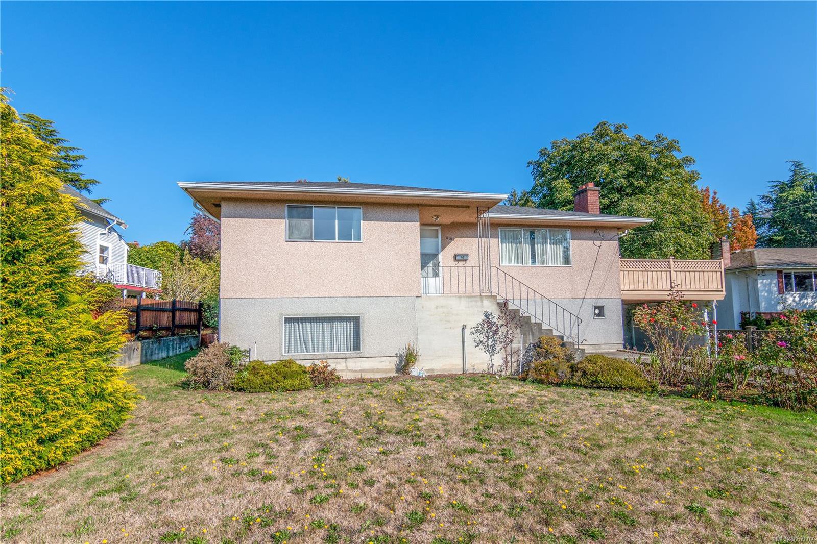 Main Photo: 4101 Carey Rd in : SW Marigold House for sale (Saanich West) : MLS®# 857802