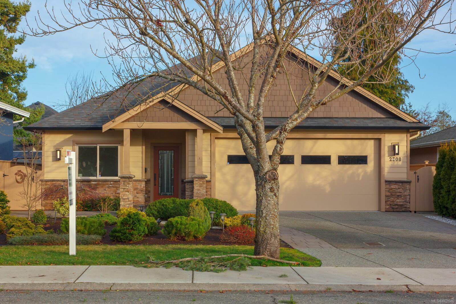 Main Photo: 2308 Malaview Ave in : Si Sidney North-East House for sale (Sidney) : MLS®# 862846