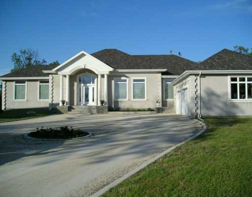 Main Photo: 8 CREEKBEND Close in Winnipeg: Headingley South Single Family Detached for sale (South Winnipeg) : MLS®# 2604157
