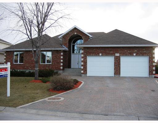 Main Photo: 277 SOUTHBRIDGE Drive in WINNIPEG: Windsor Park / Southdale / Island Lakes Residential for sale (South East Winnipeg) : MLS®# 2805735