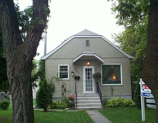 Main Photo: 327 OLIVE Street in Winnipeg: St James Single Family Detached for sale (West Winnipeg) : MLS®# 2512292