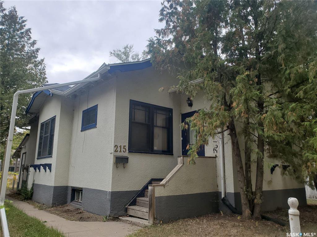 Main Photo: 215 R Avenue South in Saskatoon: Pleasant Hill Residential for sale : MLS®# SK827094