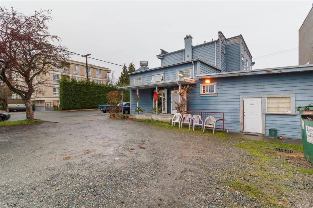 Main Photo: 361/363 E Burnside Rd in Victoria: Vi Burnside Industrial for sale : MLS®# 831381