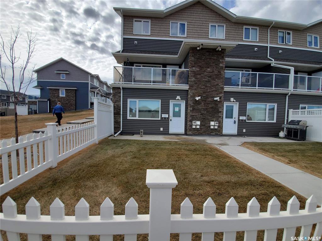 Main Photo: 215 275 Pringle Lane in Saskatoon: Stonebridge Residential for sale : MLS®# SK805591