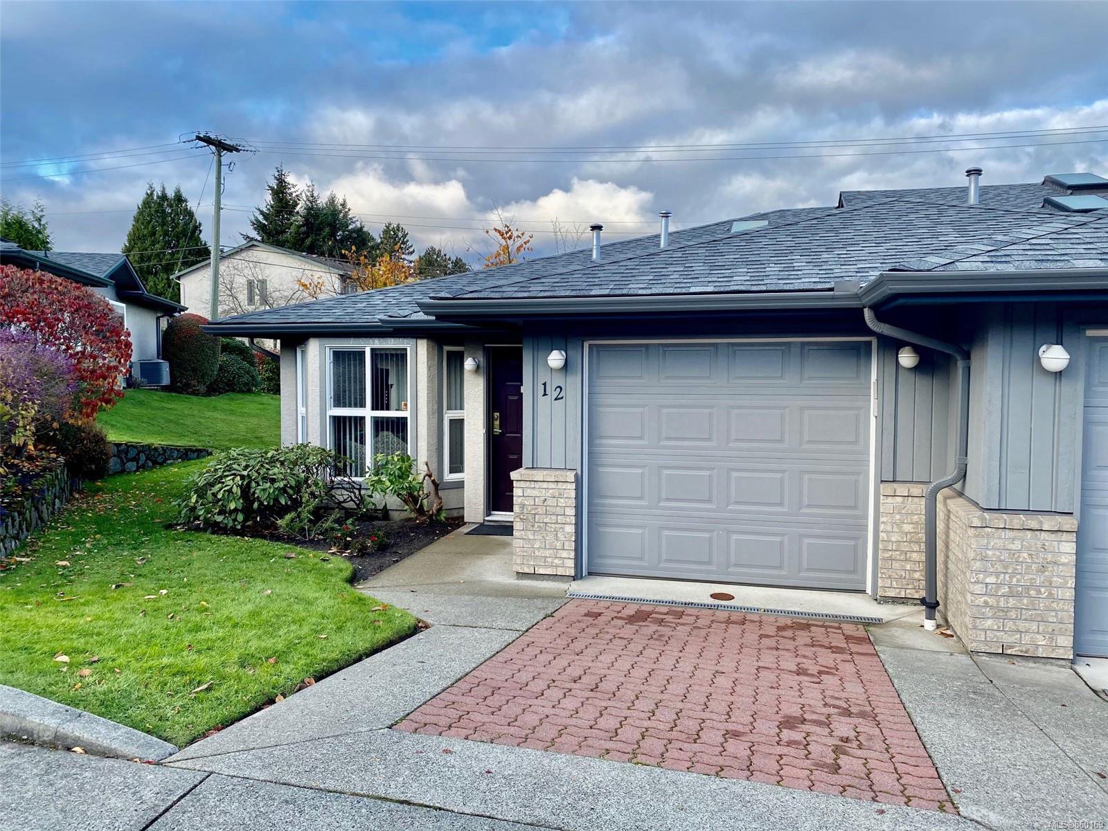 Main Photo: 12 1473 Garnet Rd in : SE Cedar Hill Row/Townhouse for sale (Saanich East) : MLS®# 860169
