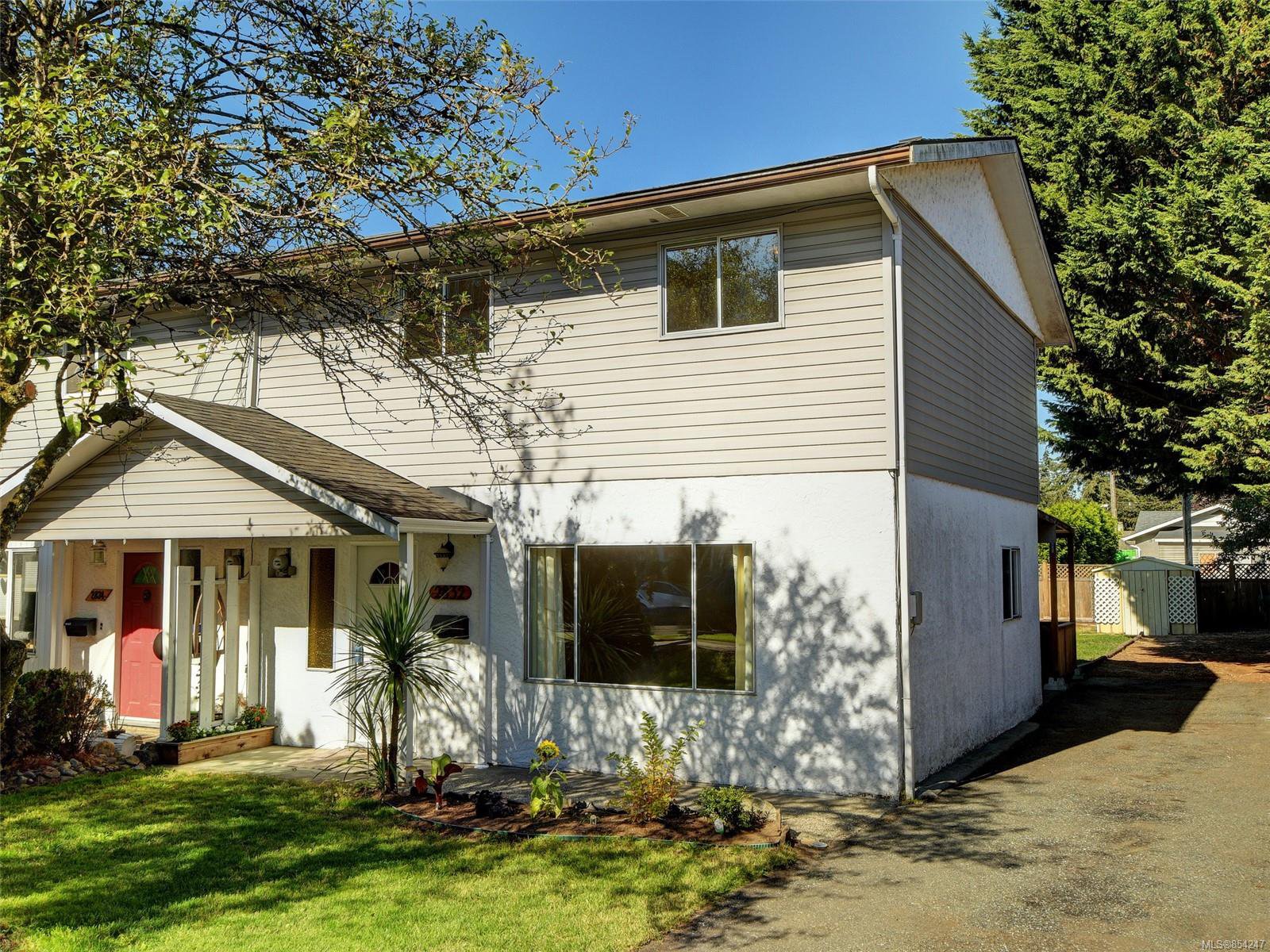 Main Photo: 2832 Jacklin Rd in : La Langford Proper Half Duplex for sale (Langford) : MLS®# 854247