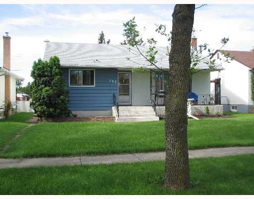Main Photo: 708 MCADAM Avenue in WINNIPEG: West Kildonan / Garden City Single Family Detached for sale (North West Winnipeg) : MLS®# 2711404