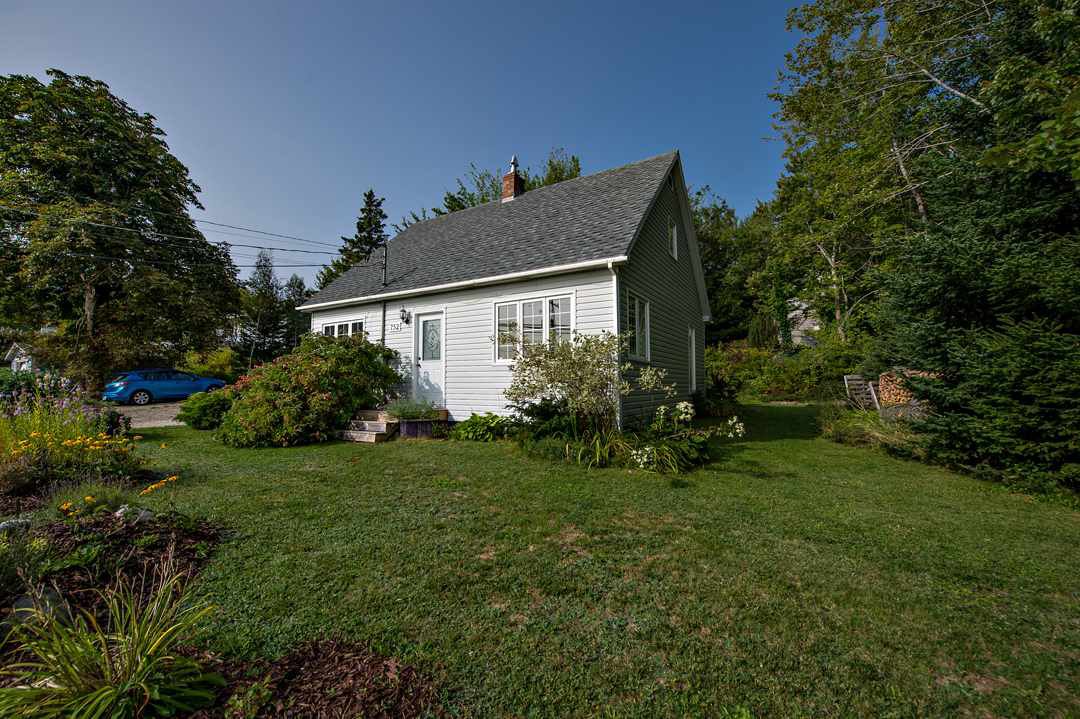 Main Photo: 752 Highway 329 in Fox Point: 405-Lunenburg County Residential for sale (South Shore) : MLS®# 202019092
