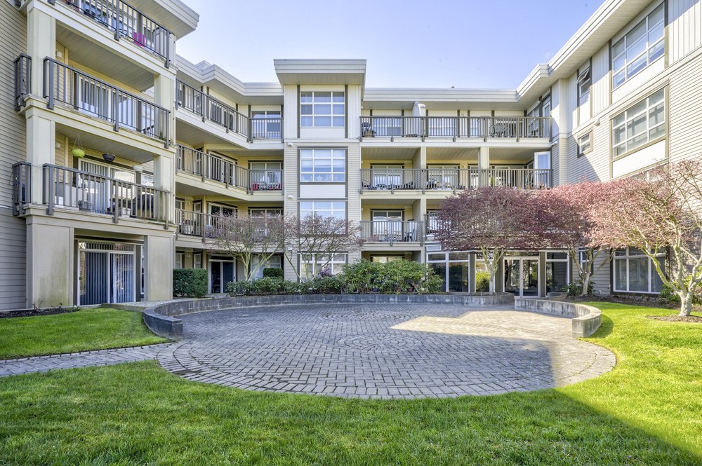 Main Photo: 212 15168 19 AVENUE in THE MINT: Sunnyside Park Surrey Home for sale () : MLS®# R2353229