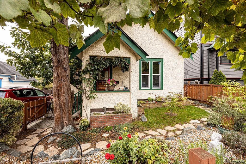 Main Photo: 738 Front St in : VW Victoria West Half Duplex for sale (Victoria West) : MLS®# 858228