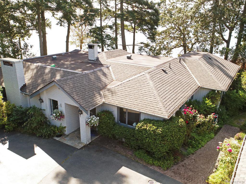 Main Photo: 825 Towner Park Rd in North Saanich: NS Deep Cove House for sale : MLS®# 821434