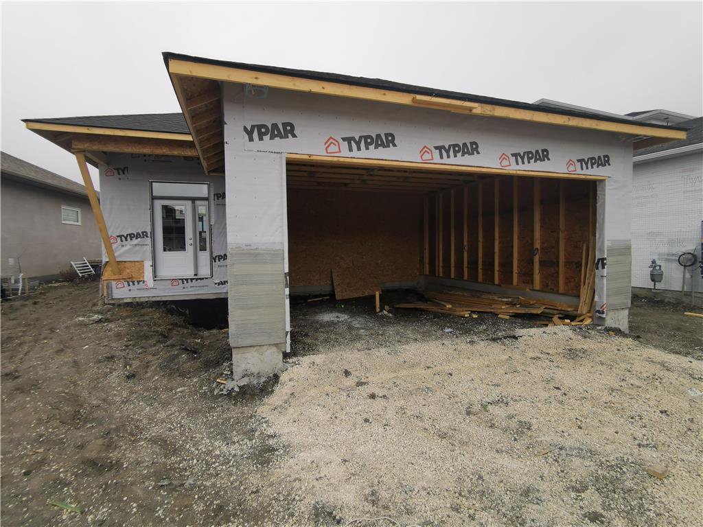 Main Photo: 187 St Andrews Way in Niverville: The Highlands Residential for sale (R07) : MLS®# 202008679