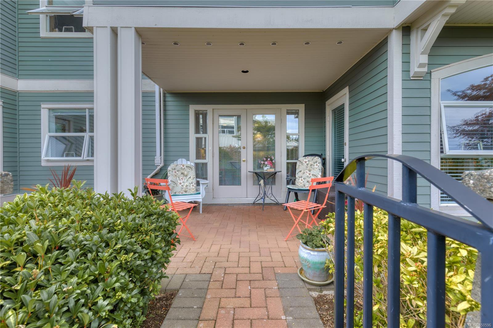 Main Photo: 101 520 Blue Girl Way in : Na Brechin Hill Condo Apartment for sale (Nanaimo) : MLS®# 850596