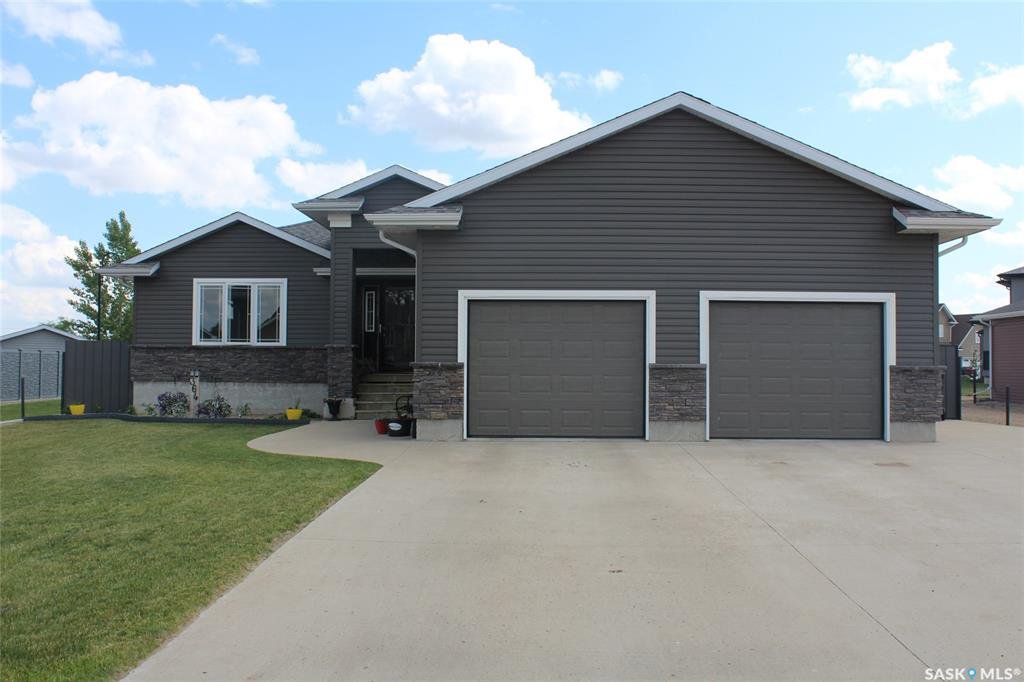 Main Photo: 364 Petterson Drive in Estevan: Trojan Residential for sale : MLS®# SK819613