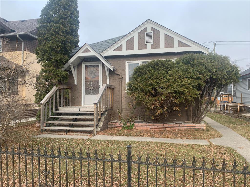 Main Photo: 395 Inkster Boulevard in Winnipeg: West Kildonan Residential for sale (4D) : MLS®# 202027526
