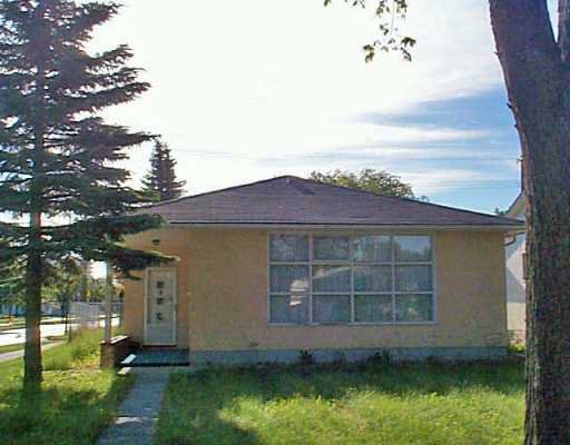 Main Photo: 748 OAK Street in Winnipeg: River Heights / Tuxedo / Linden Woods Single Family Detached for sale (South Winnipeg) : MLS®# 2509883