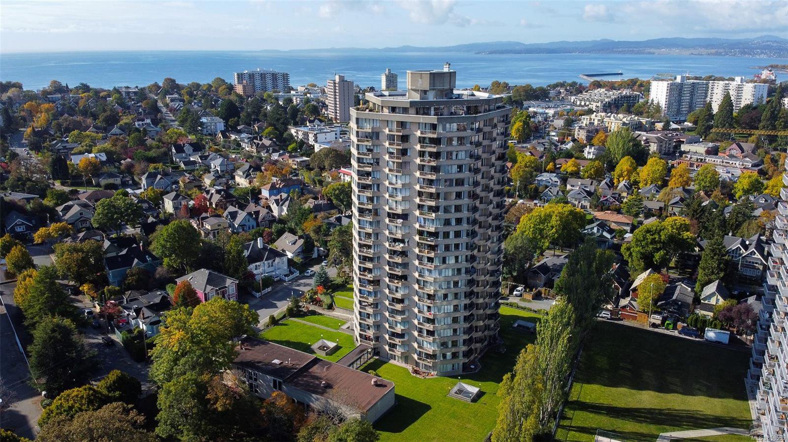 Main Photo: 1607 620 Toronto St in : Vi James Bay Condo for sale (Victoria) : MLS®# 858535